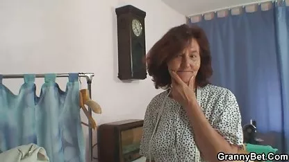 若者が魅了され、祖母の初弄、弄彼女のお尻 無料 ポルノ 女優